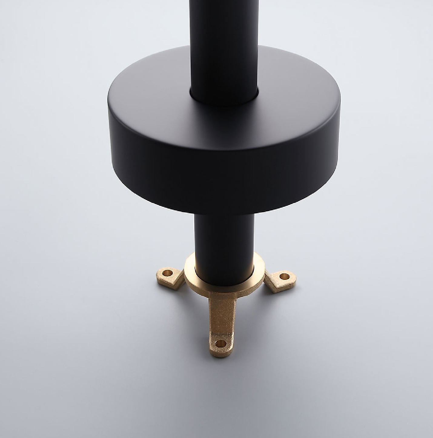 Floor-Mount Bathtub Faucet with Handheld