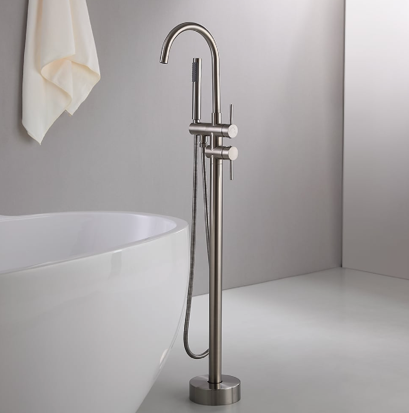 Floor-Mount Bathtub Faucet with Handheld
