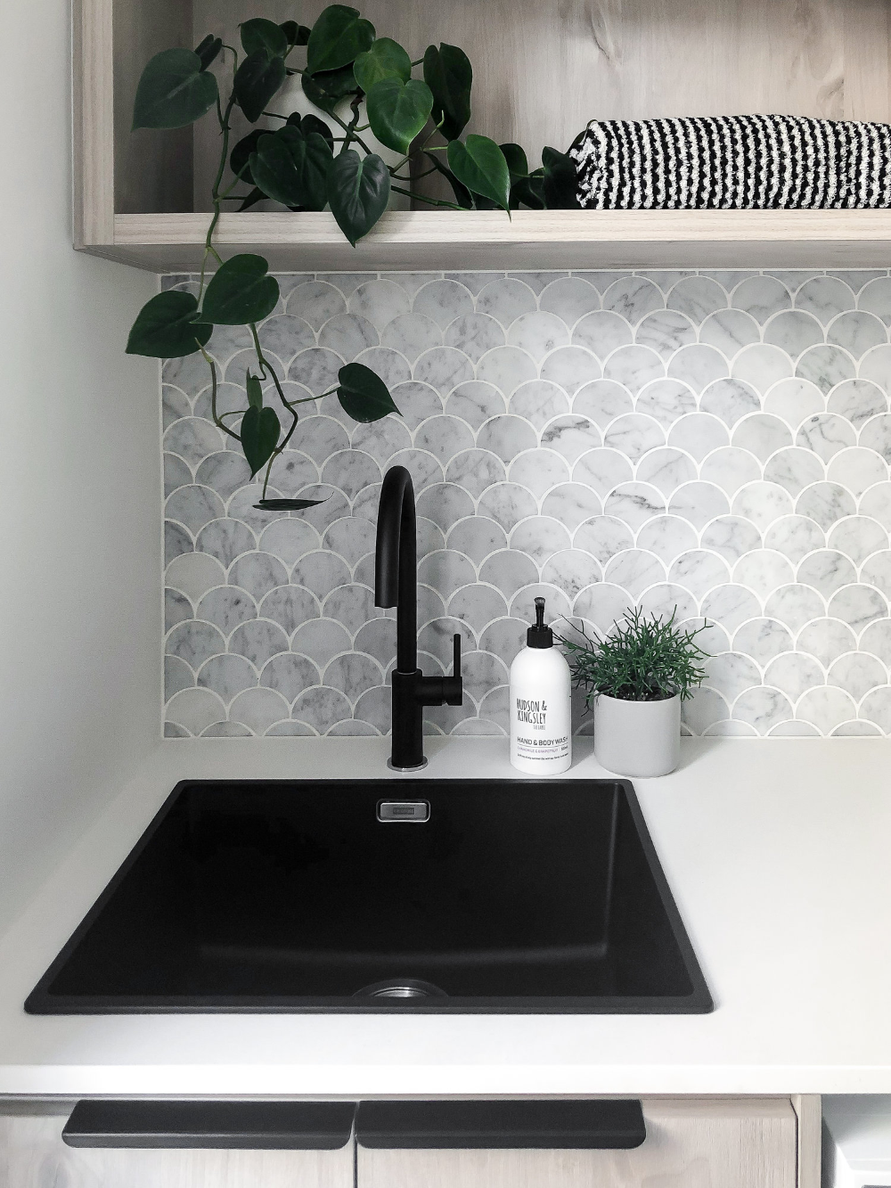 Kitchen Faucet Round Hot/Cold