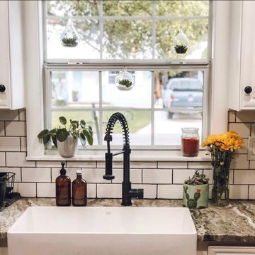 Kitchen Faucet Hot/Cold with Sprayer